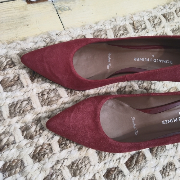 EUC Donald J Pliner Size 7 Red Sueded Kitten Heel - Picture 7 of 7